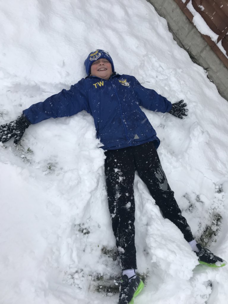 GemmaCannock's tweet photo. #FreedomChildSnowAngels My kids making snow angels 👼 @thescript https://t.co/rUrhYWep7D