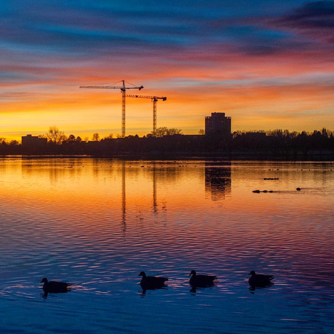 Scenes from this morning at #SloansLake. Did you know, Sloan's Lake was named among the best places to watch the sunrise in all of #Denver by 303 Magazine? Check it out: (📷 <a href="/aion_ra/">Aion Ra </a>): 303magazine.com/2017/08/best-s…