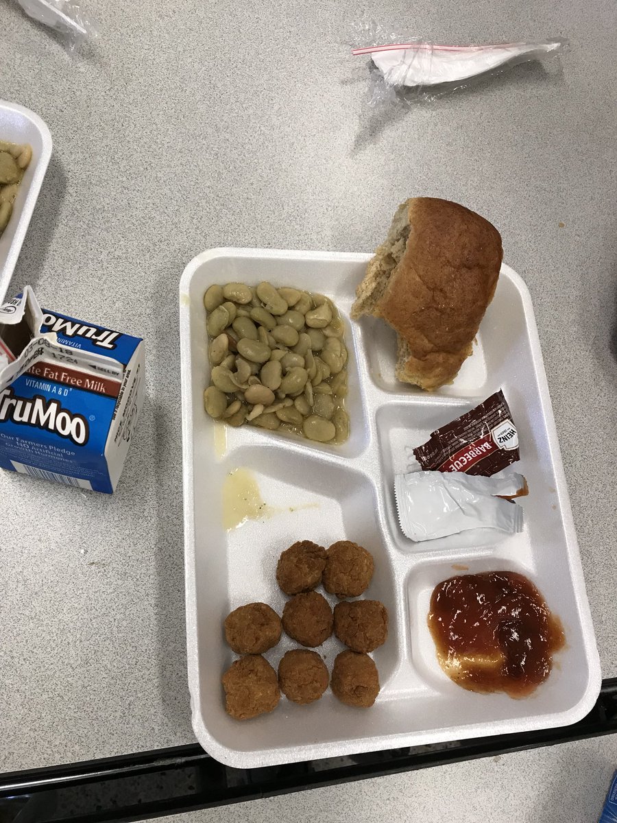 cameron_724's tweet photo. This is 1A free school lunch.... and coaches wonder why we weigh 150 pounds... @realDonaldTrump @MichelleObama https://t.co/uDGDdS5Pan