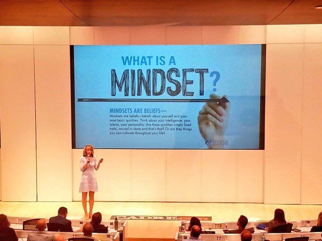 marissalevin's tweet image. Thank you @melanietc &amp;amp; @cadreDC for inviting me to present at yesterday&apos;s incredible #unNetworking event #CADREcom w/ #leaders @DanielPink @joemechlinski @AlanSteinJr + #mindset