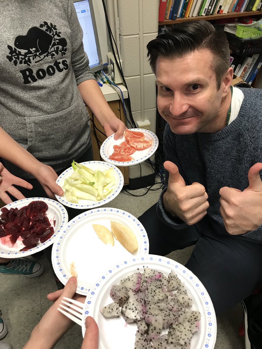 MrsDGsClass's tweet photo. New #HealthyEating for you too @JurisicPark6_7 ! #awesomeexample #FITGO2018 @stjoesjaguars https://t.co/eHu9nGyhZo