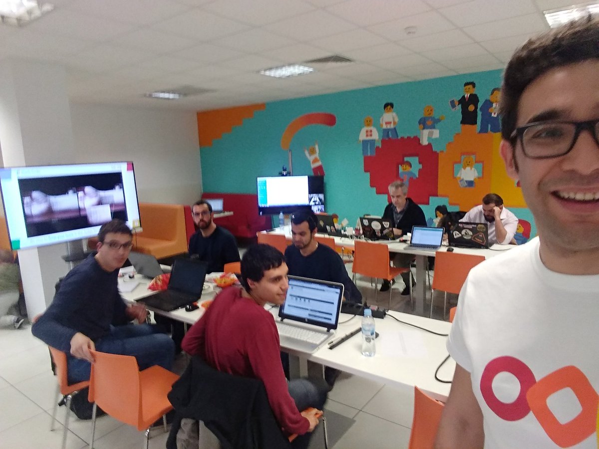 cachislamar's tweet photo. Ready to #hashcode ! At @atSistemas https://t.co/346xe9wjW3
