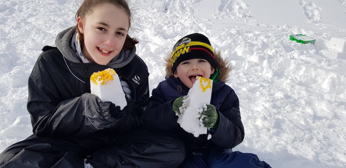 janetm26's tweet photo. @Go2PlayScotland my husband borrowed my t-shirt #awayandplay #outdoorlearning #snowlollies https://t.co/IWJSv1ZXJ7