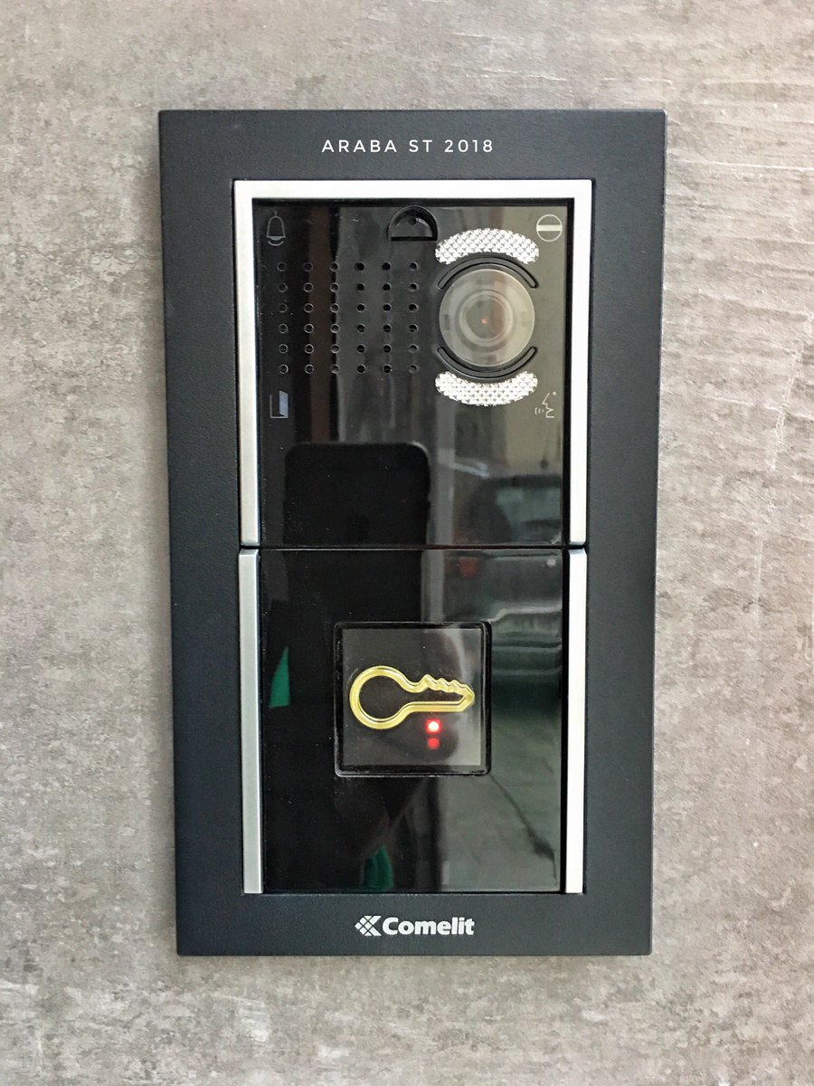 Araba_ST's tweet photo. Placa de #videoportero @ComelitIT con lector #RFID #Ikall #Simplebus https://t.co/TtYYNZUVXT