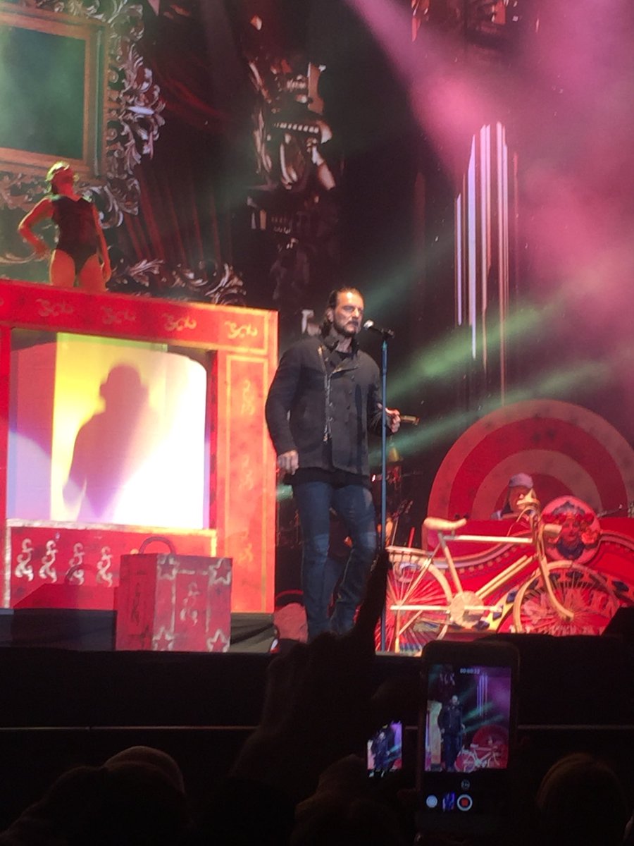 GeraldRene's tweet photo. Maestro Arjona !!!! 
#Citaconelanimalnocturno
#Circosoledad
#unfenomenoarjona https://t.co/AQhG2ikC1m