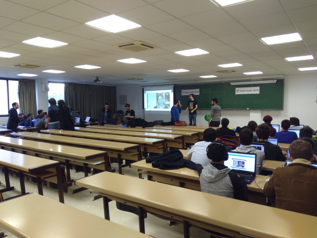 _atorresm's tweet image. #HashCode2018 at @etsii with @sugus_etsii !
