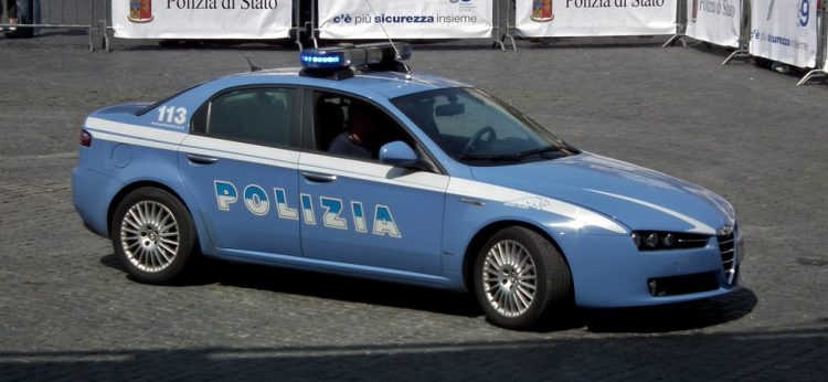 ItalianeMafie's tweet photo. 14 arresti a #Napoli: in manette un finanziere e Salvatore Di Lauro, figlio di Ciruzzo ‘o milionario https://t.co/aKQBpzdpRQ https://t.co/29A18tlVbm