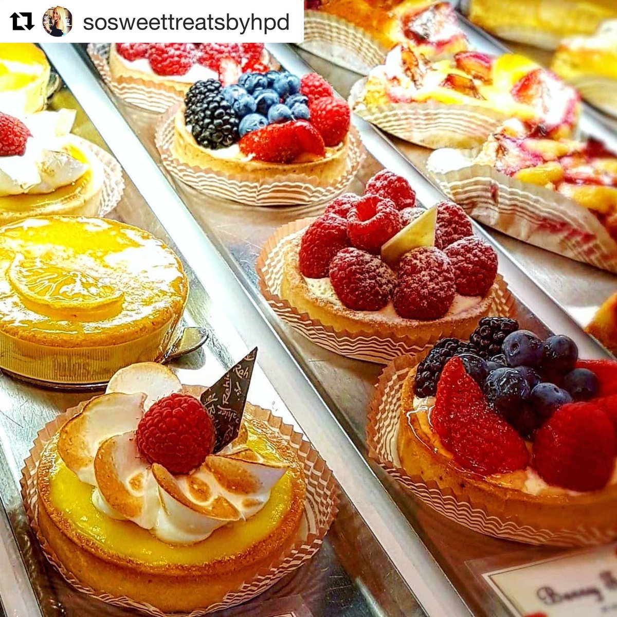 FoodlyEats's tweet photo. Who said healthy and delicious can’t be together? 😋😍 Hocus Pocus Designs 

#foodlyeats #foodlover #foodnetwork #cuisine #delicious #snacks #eats #yummy #tasty #forbes #foods #taste #instafood  #yummyfood #tastyfood #tastefullysimple #foodandwine #newseasonsmarket https://t.co/tO2eU8PWSC