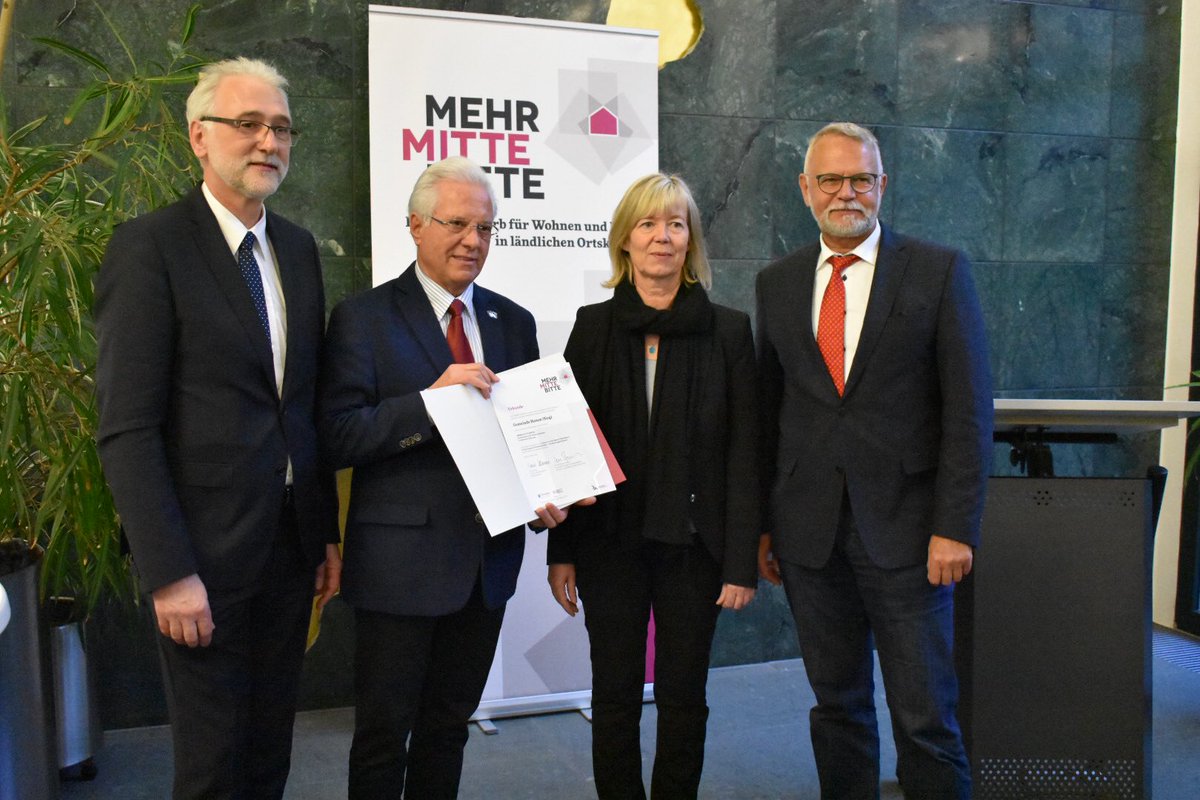 FM_RLP's tweet photo. Herzlichen Glückwunsch und viel Erfolg an die Gemeinden und Bauherren! #MehrMITTEbitte
Hier geht's zur PM: https://t.co/AB9pyC7NKU https://t.co/pUuT2QyIIS
