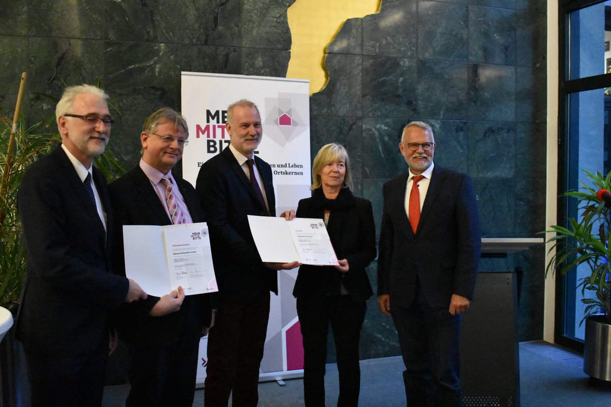 FM_RLP's tweet photo. Herzlichen Glückwunsch und viel Erfolg an die Gemeinden und Bauherren! #MehrMITTEbitte
Hier geht's zur PM: https://t.co/AB9pyC7NKU https://t.co/pUuT2QyIIS
