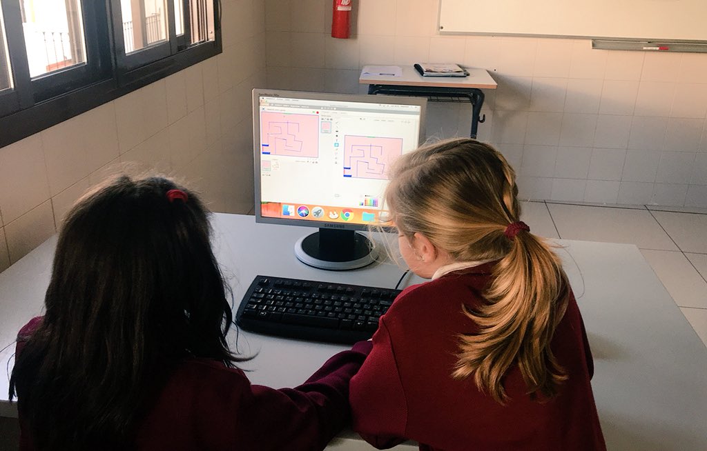 RockboticSev's tweet photo. Diseño y programación de El Laberinto en #Scratch de nuestros peques del Colegio Sagrada Familia Utrera https://t.co/KpcbXYQTDD
