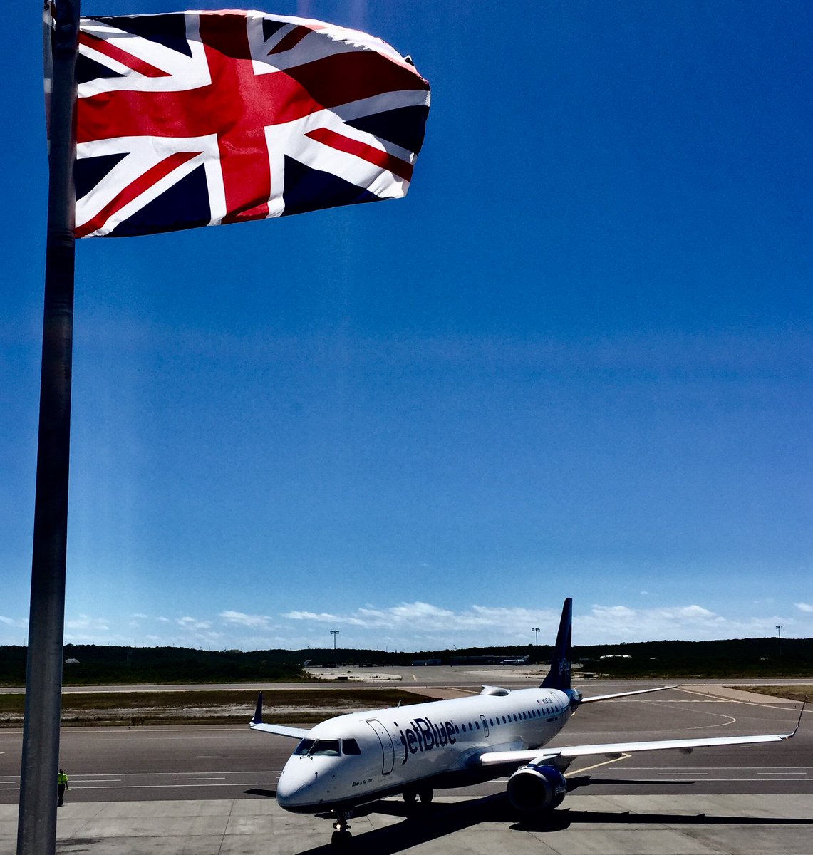 Justin1926's tweet photo. Goodbye #TurksandCaicos. It’s been awesome. Hello #NewYork. @TenJoanne #TenonTour https://t.co/LcLGvVL6lG