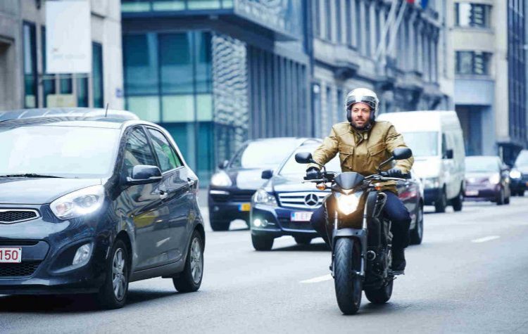 Start2Ride_be's tweet photo. Gemotoriseerde tweewielers: minder lang in de file, minder impact op milieu.
#Start2Ride #LetsGoMoto #Mobiliteit #Scooter #Motor  via @moto_be 

https://t.co/IO8MDhDDSd https://t.co/2iffw0diIR
