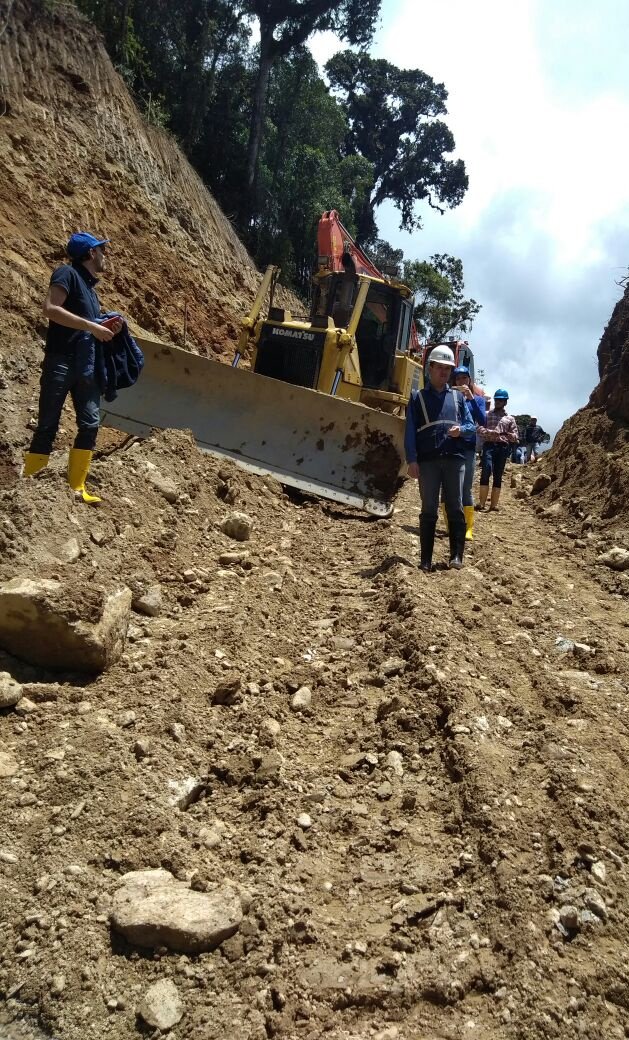 aguadequito's tweet photo. ¡Más #agua para el futuro!
Miembros de la misión de @AFD_France realizan un recorrido por el avance de la construcción del #ProyectoChalpi que garantizará el abastecimiento del #AguaDeQuito hasta el 2040. 👷🚰 https://t.co/tuVWKewdJP
