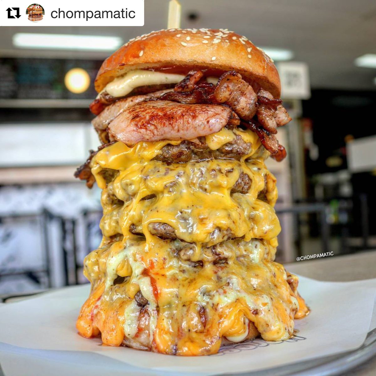 FoodlyEats's tweet photo. To celebrate FoodlyEats 400th post on Instagram, I thought you might appreciate a well made burger. Professional Food Eater 🍔🍕🍟🌭 

#foodlyeats #foodlover #foodnetwork #cuisine #delicious #snacks #eats #yummy #tasty #forbes #foods #taste https://t.co/l3QUqyO0ie