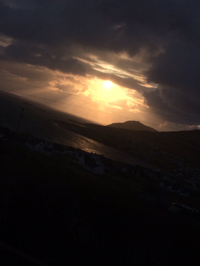 Good Evening from #Dooagh #AmazingAchill we are awaiting the #beastfromtheeast what a spectacular #sunset and moody sky tonight! #staysafe #staywarm and we'll see what the night brings!