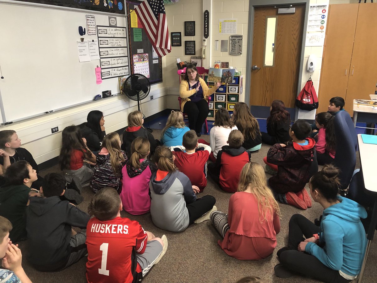 jakobclass's tweet photo. What a great read aloud! Thanks so much Dr. Mancini! @DrAMancini #WeAreGIPS #RiseGI #shoemakerGI #ReadAcrossAmerica2018 https://t.co/BZDZyUmfYb
