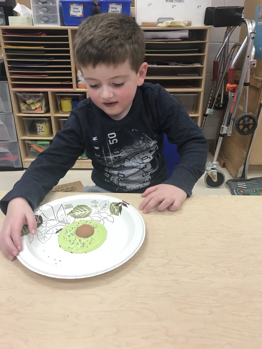 During group speech, we made our own green eggs and ham! <a href="/TanyaEMcDonald/">Dr. Tanya McDonald</a> @Ville_Sup @VDVprincipal #VDVSeussVille18 #allin4theville