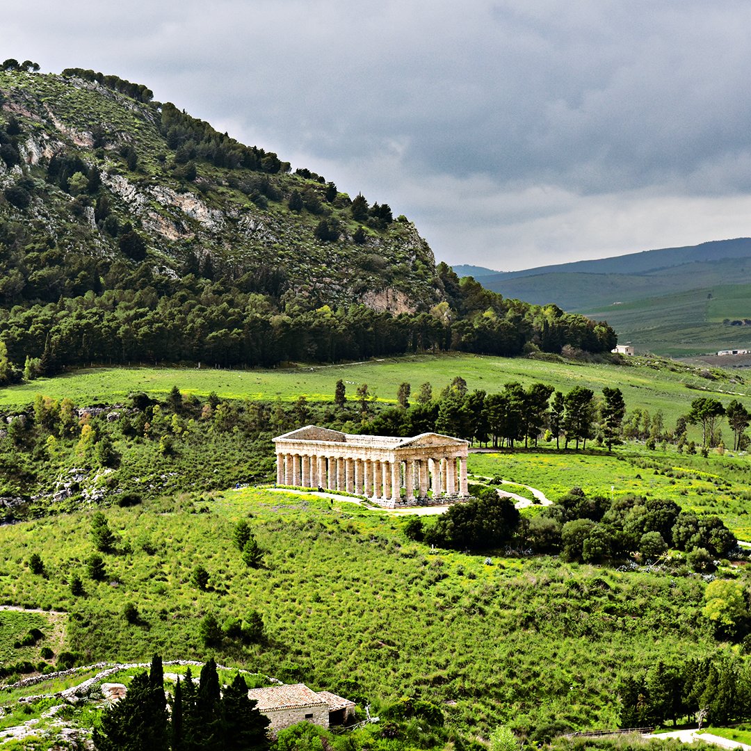 FordMilauto's tweet photo. Ecco una metà per il vostro prossimo weekend: il magnifico Tempio di Segesta🏛Questa splendida opera greca, risalente al V Secolo A.c. si trova nell'area archeologica di Catalafimi Segesta. 👈🏻
Quanto di voi ci sono già stati? 🙌🏻  
#viaggi #avventura #ford https://t.co/dRa6Ey9c7t
