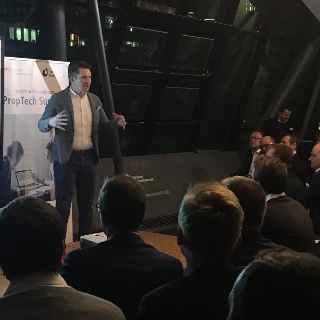 Konii_de's tweet image. Jetzt live auf der Bühne: der Frankfurter Gründer Dr. Eric Boska pitcht @cunioDE beim #proptechsummit #proptech