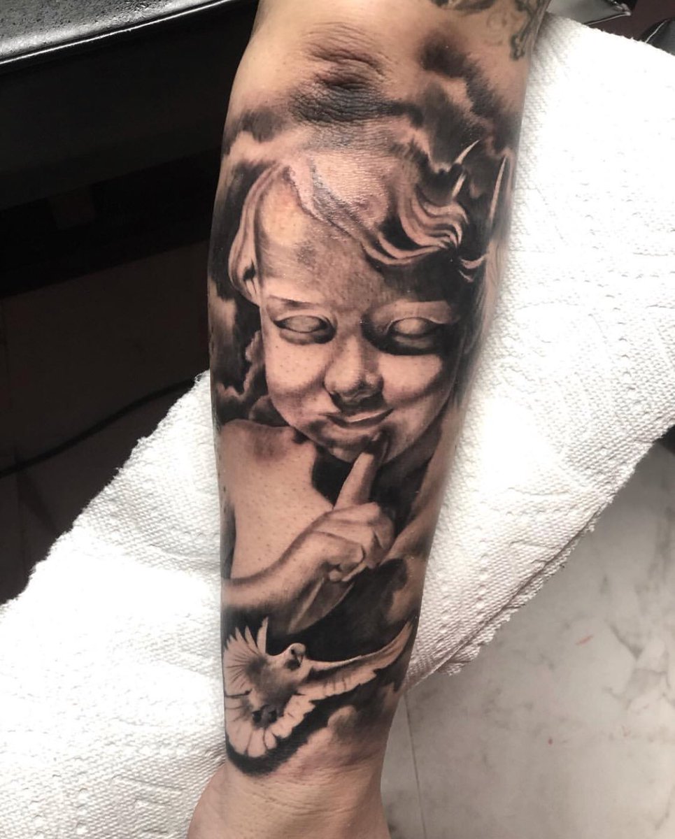 suite206ix's tweet photo. #portrait #portraitart #suite206ix #art #NYC #artists #tattoo #blackandgreytattoo #nyc artist #nyctattoo #Bronx https://t.co/m6rNcudhU9