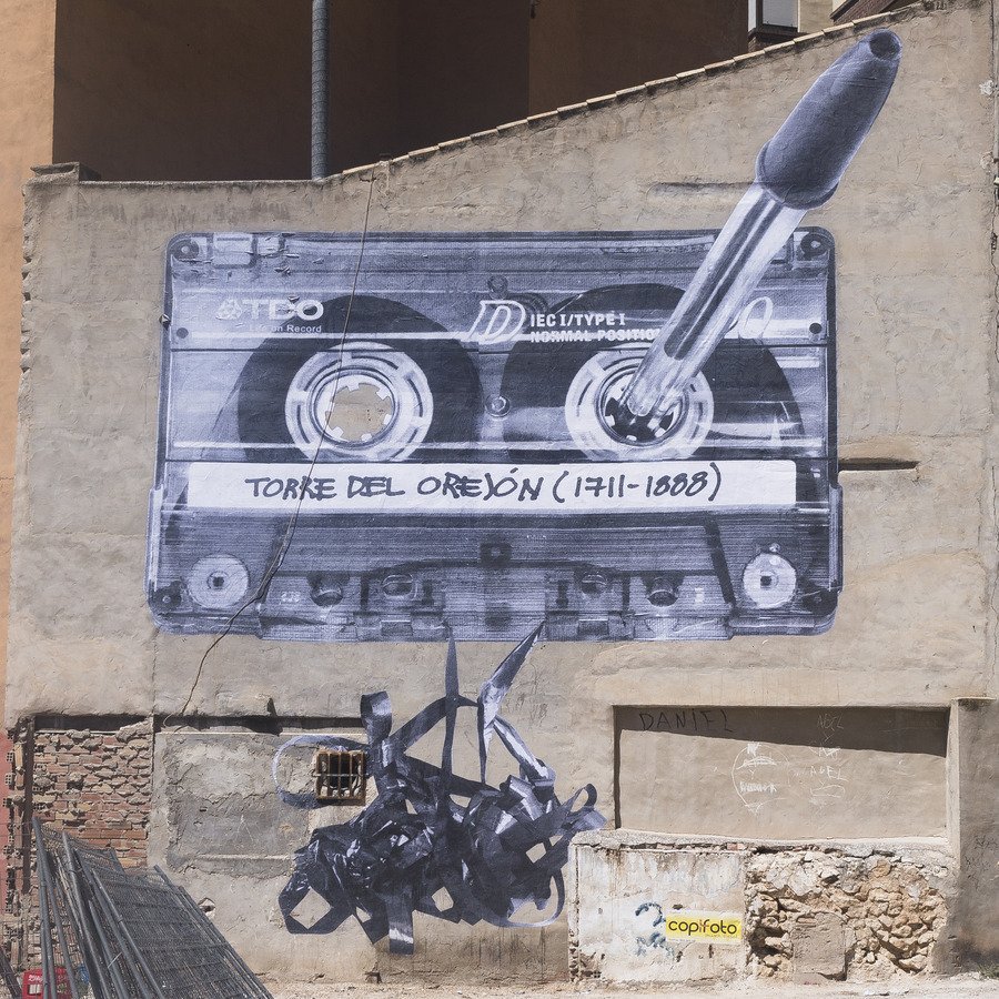 InARedPen's tweet photo. a little newretro street art from @EspaiMGR https://t.co/UEW435VC4x  #tech #art 
and a soundtrack https://t.co/F5rubDlXXD  #music https://t.co/gcVTCECeCM