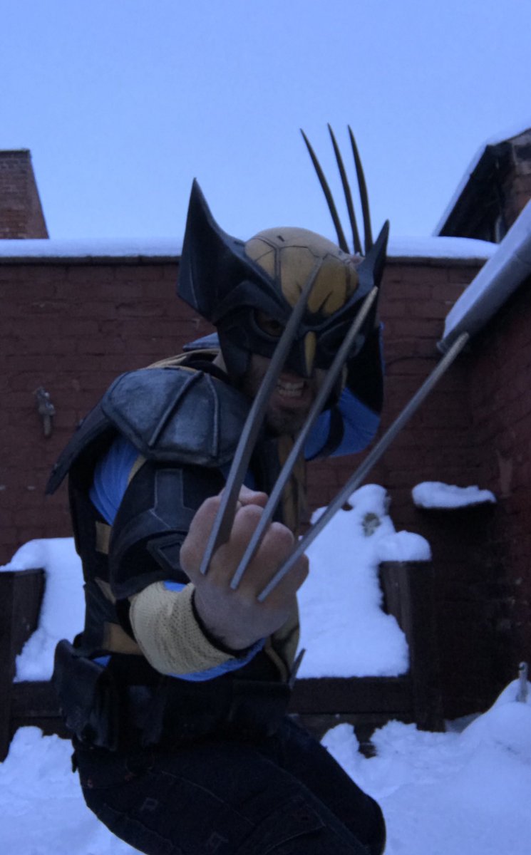 #SNOWMAGGEDDON here... well I’m also the #BeastFromTheEast 👊🏻 Now what you looking at while I’m trying to have a chilled drink... 🥃#SNIKT #Wolverine #Cosplay #Me
