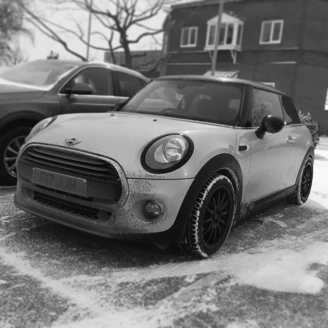 Who says you need a Range Rover when it snows... #mini #cooper #rallymontecarlo #beastfromtheeast ift.tt/2CSzkZj