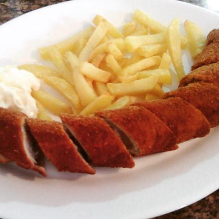 RteMBollero's tweet photo. ¡He aquí una de nuestras especialidades, el Gran Flamenquín Cordobés!😋 https://t.co/IujSojMq8a
