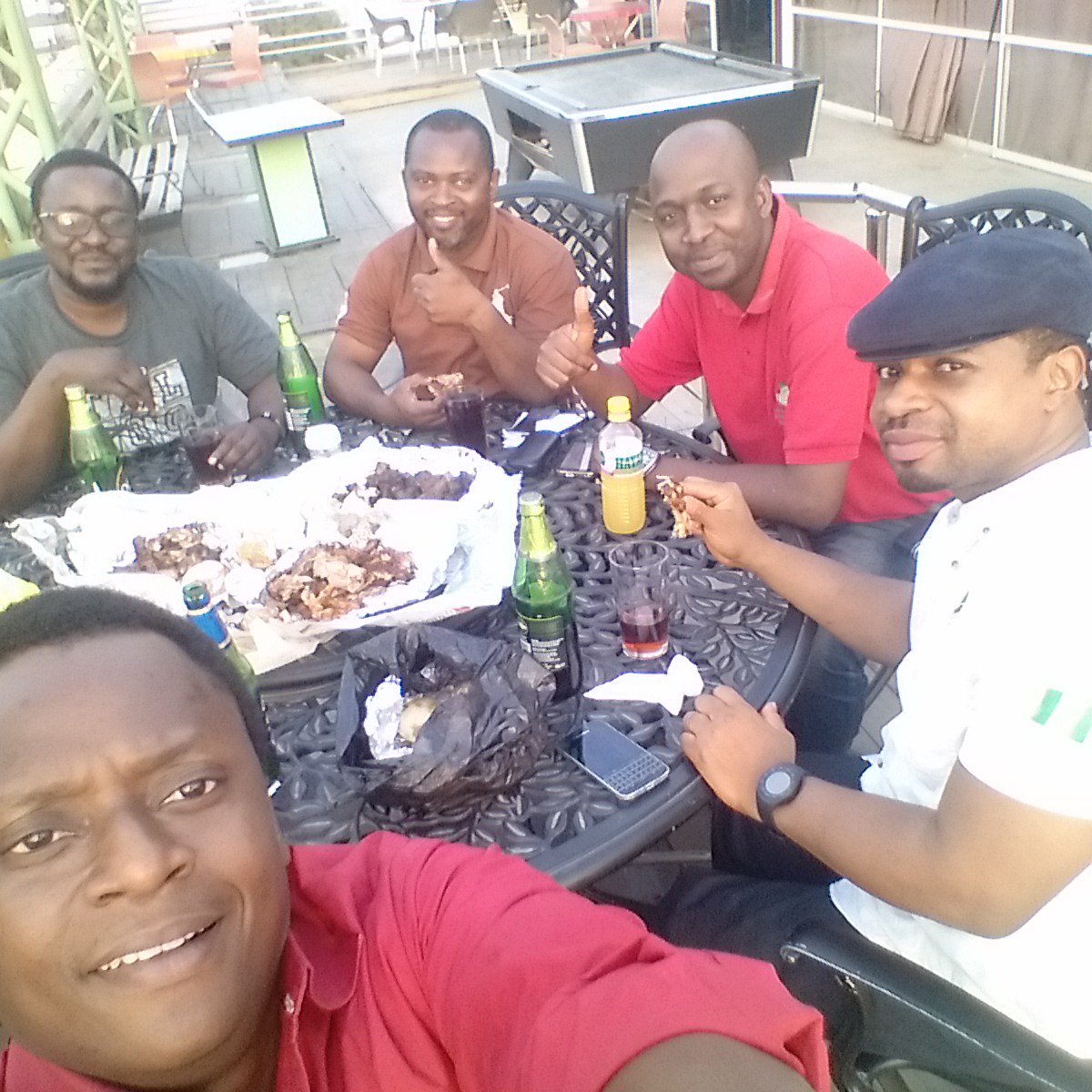 BishopOneMagic's tweet photo. Doing the #ThursdayTimeOut with the @NESREANigeria crew! @PrinceEncoded @unini0071 @vangunniz @PatienceU84 @babag9 https://t.co/DZuyfwCoDl