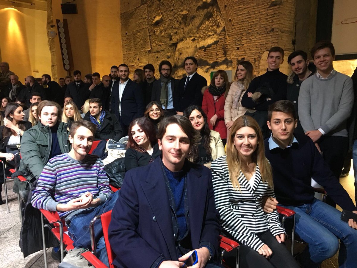 CalabriaTw's tweet photo. Questo pomeriggio al Tempio di Adriano con i tanti ragazzi di @FI_Giovani che anche oggi erano presenti per incontrare il Presidente #Berlusconi e ascoltare i suoi progetti di rilancio del Paese. Cori e tanti applausi per il nostro leader #QUIeORA #Elezioni2018  #CASTELGIUBILEO https://t.co/ZCVfbHtBvB