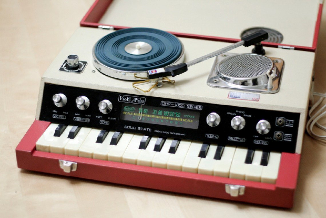 sakatrak's tweet photo. [#Playlist] 15 tracks pour découvrir ou redécouvrir les #classics de la musique #electro 🎶Avec DJ Stingray, Kraftwerk, Japanese Telecom, Drexciya et plus, à écouter sur https://t.co/Zak1NknGVB https://t.co/dlzPg7XrSu