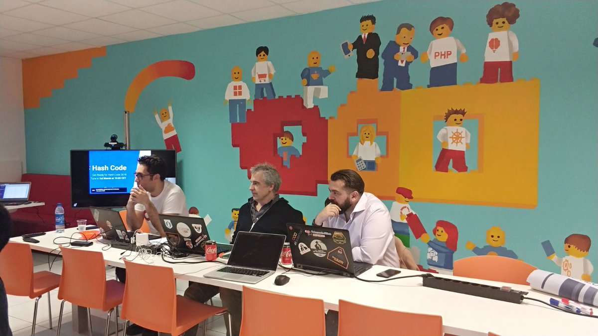 knowmad_mood's tweet photo. Nuestro equipo de Madrid preparado para el reto de este año #hashcode https://t.co/j7AX8VA6yI