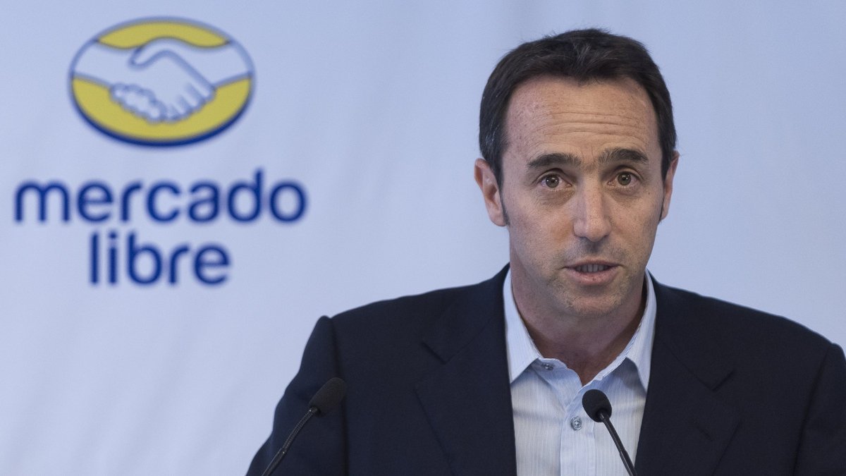 infobaeeconomia's tweet photo. Mercado Libre ya vale el doble que YPF e invierte $ 1.000 millones en su “talón de Aquiles” https://t.co/5tGXYqxXGL https://t.co/NhCNG2x8LP