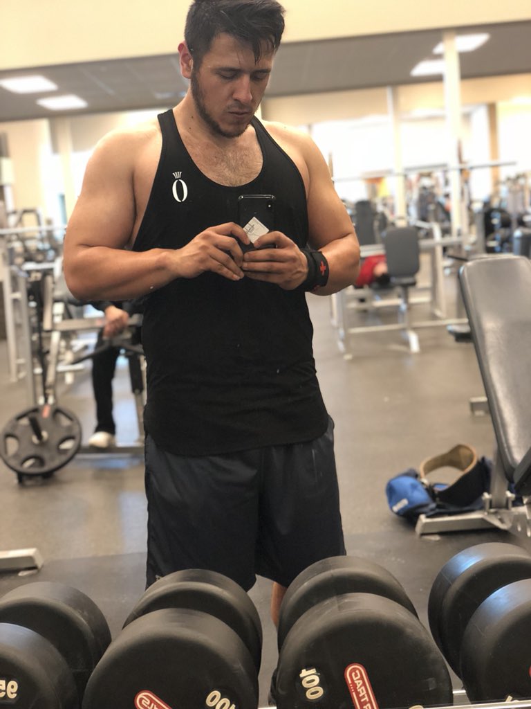 Cutbecerra's tweet photo. Ugh boring as hell being at home but that’s what the gym is for tim to de stress https://t.co/fRc4lKMeUQ