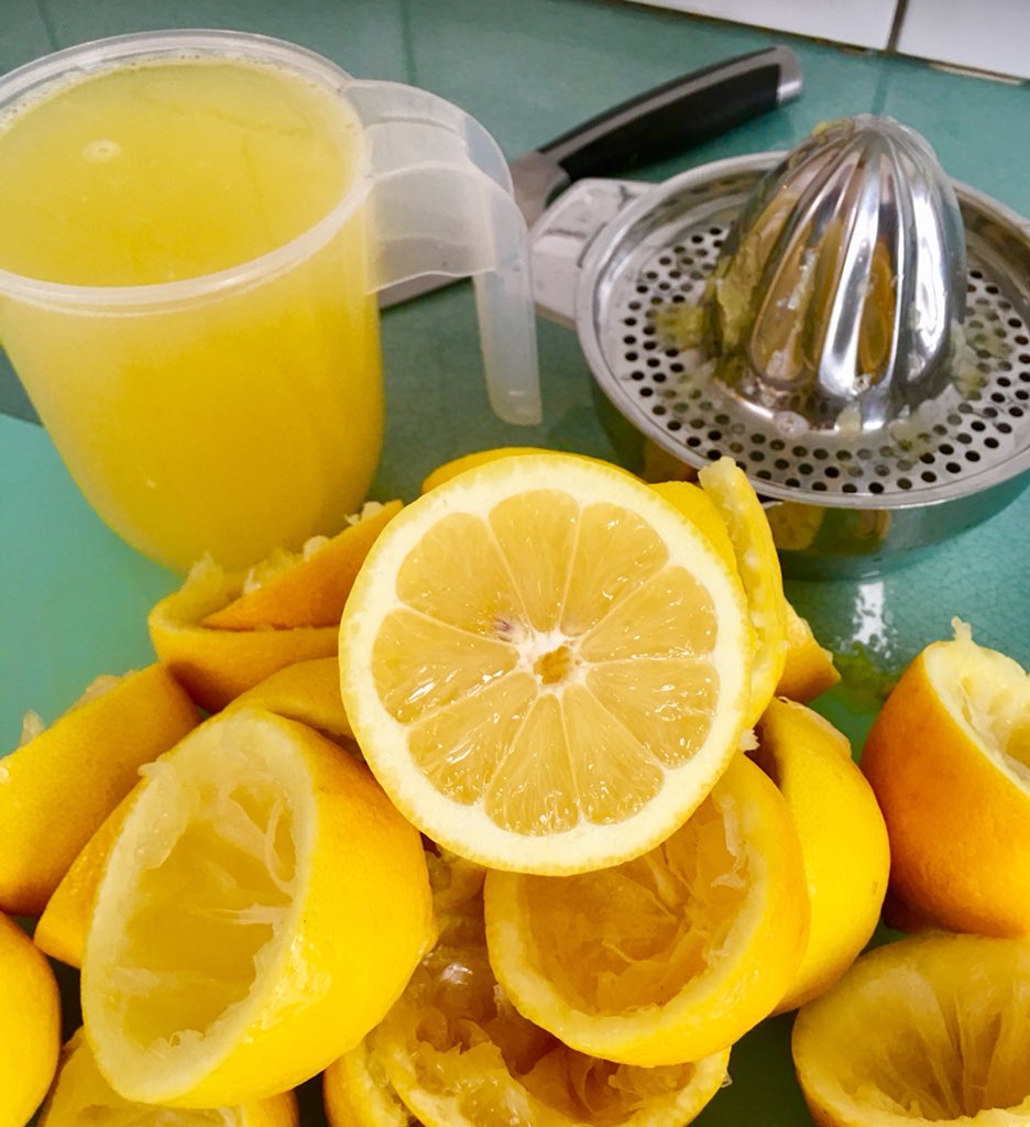 Sometimes you gotta go “old school” 
#HOLK #Hastings #Lemon #ketchup #condiments #juice #fruit