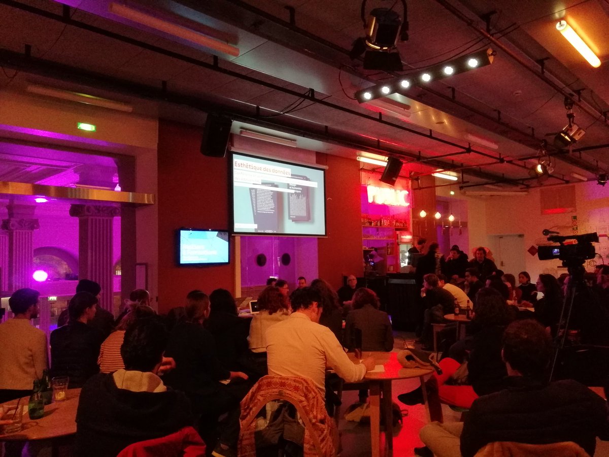 julieblancfr's tweet photo. Beaucoup de monde ce soir à la @gaitelyrique pour la présentation de la collection "Esthétique des données" @EditionsB42 avec @AnthonyMasure, @gilroufino, Nicolas Thély et e+k #DesignDH https://t.co/TLttN62c8b