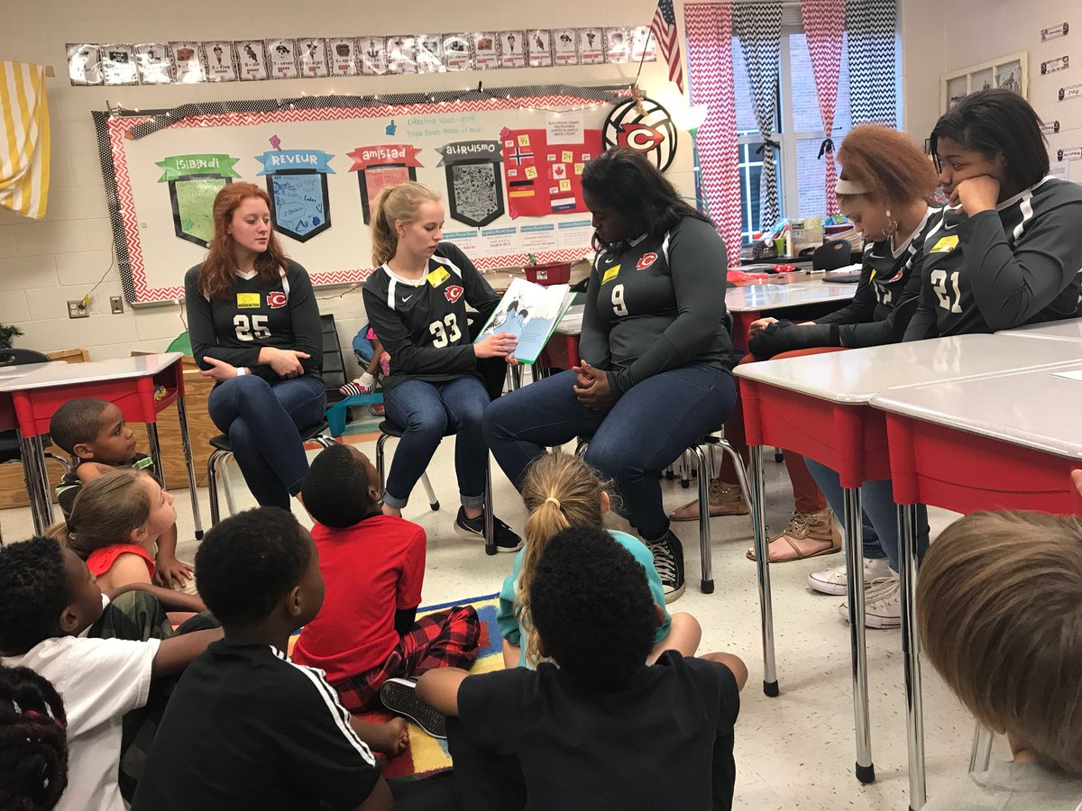 ArrowVolleyball's tweet photo. Read Across America Week! Madelyn Misita, Makayla Cole, Kiara Vance, Morgan Goins, and Janai’ Mason stop by Mrs. Jierki’s class. Thank you for having us! https://t.co/DGbAcMkDZK