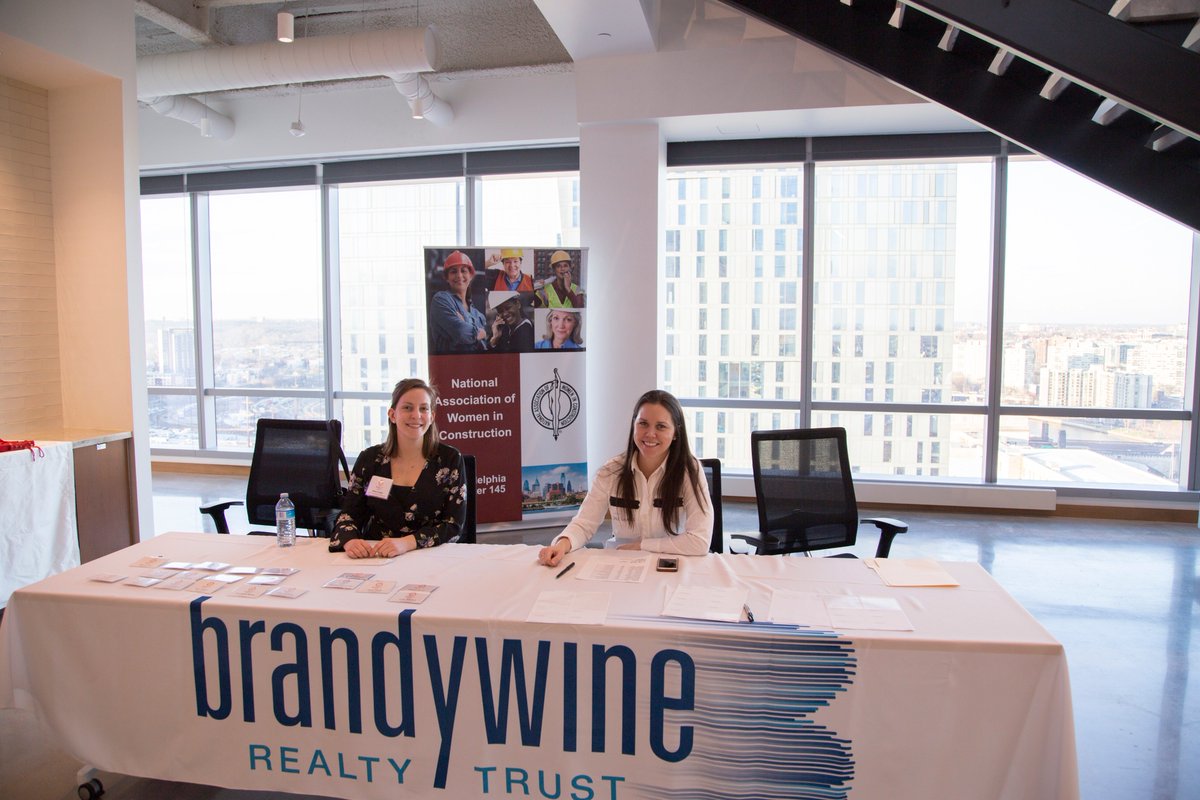 BrandywineRlty's tweet photo. Our team had a great time sharing plans for @SchuylkillYards with our friends from @WIAphiladelphia and @NAWICPHL. Thanks to everyone who came out to #FMCTower last night! https://t.co/gZxIo13Phe
