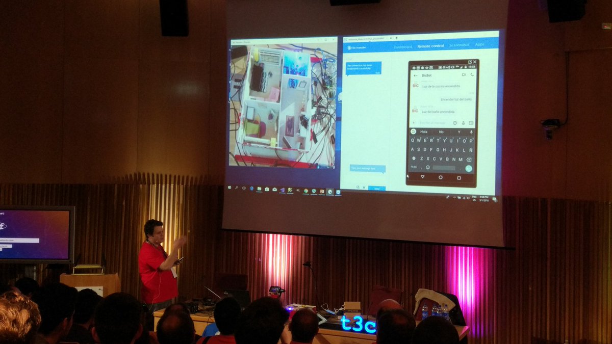 coe_devon's tweet photo. Increíble demostración domótica y bot-ica de @alexmiravet en #T3chfest2018 https://t.co/QmTCXo7Cmk