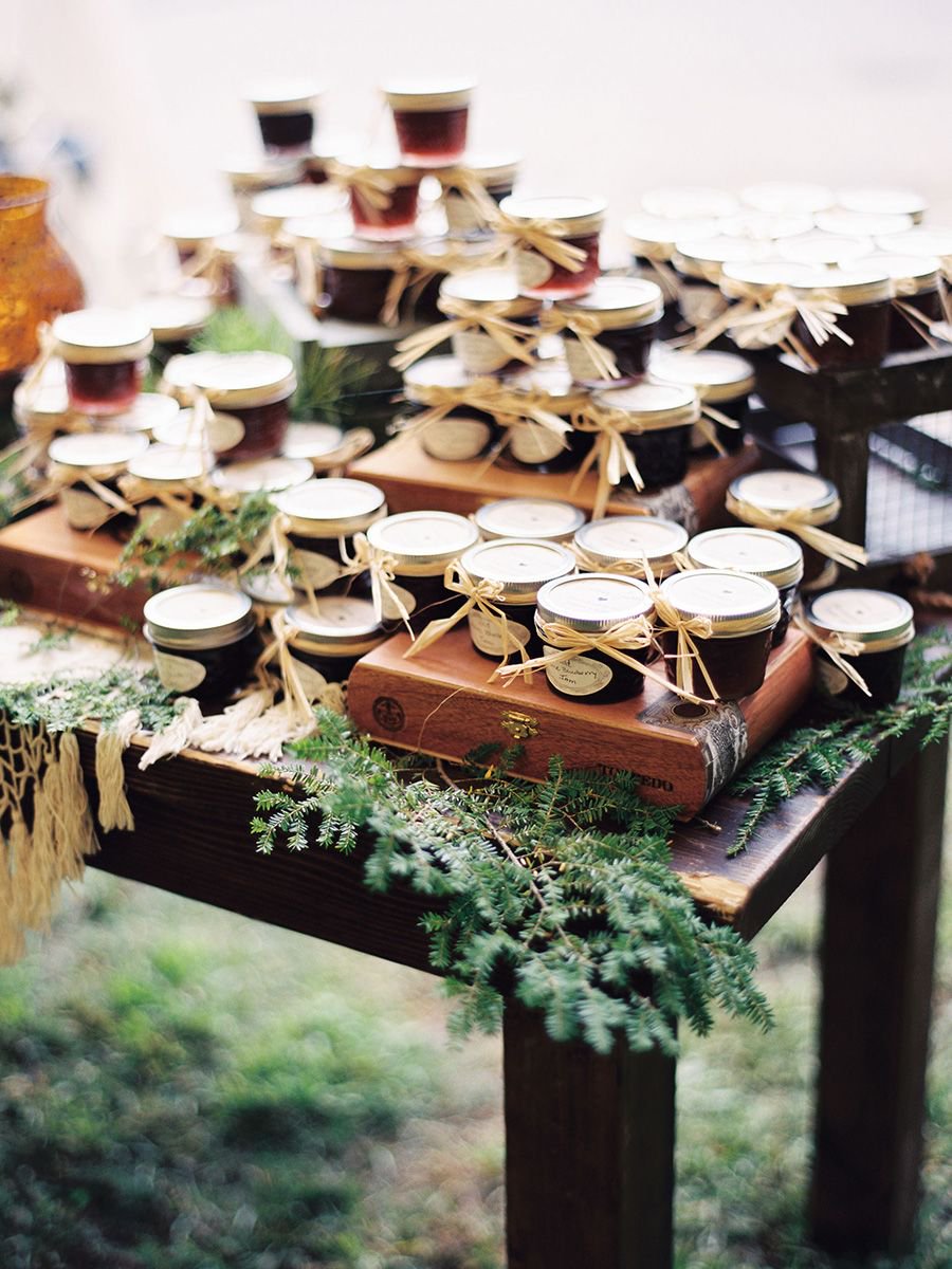 15 Creative Edible Wedding Favor Ideas bit.ly/2F06Kr9