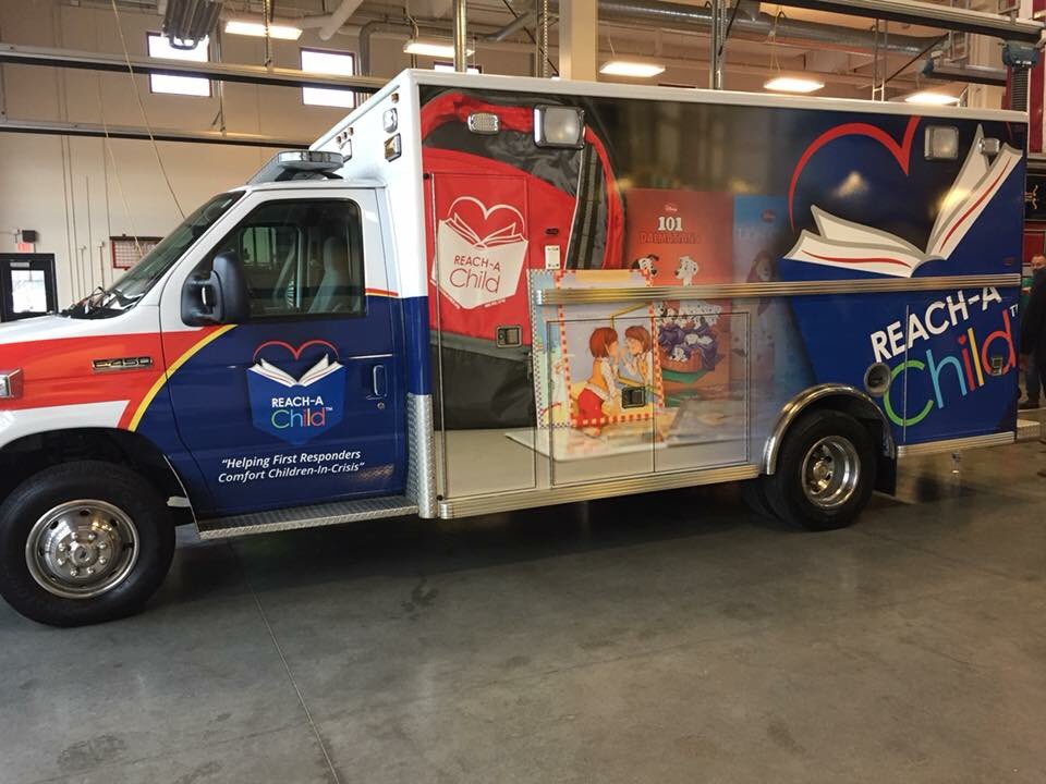 ericsalzwedel's tweet photo. What do y’all think of @reachachild’s New REACHMobile!?! Delivering our program to First Responders across the state as well as at many community events to hand out books with First Reaponders! #REACHMobile #Community #Support https://t.co/h3hZocVxBY