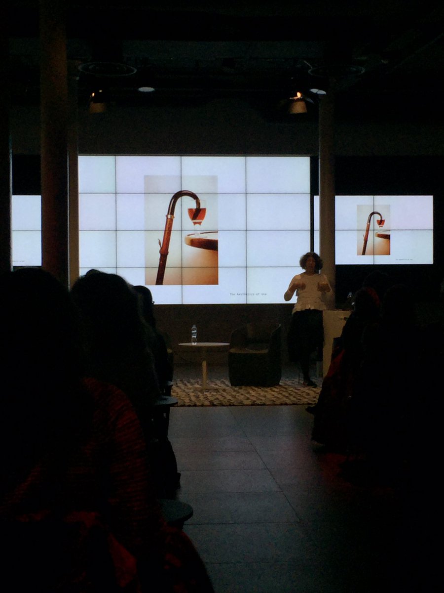 tendenciastv's tweet photo. El diseño especulativo de Dunne & Raby cierra la segunda edición del ciclo #OutofMetrics de @fad_barcelona @mazdaespana Presenta y entrevista #AlbertFuster director de @ElisavaBCN instalación @collec_ https://t.co/ShZGDRJ3wS
