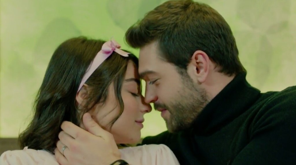 Savaş ,Meryem'le yarattığı masalı nasıl anlatacak bilmiyorum ama şuna eminim.
"Masal kısa,aşk sonsuz.Bitmez ki..."
Bitmeyecek. 😌❤

#Meryem #SavMer