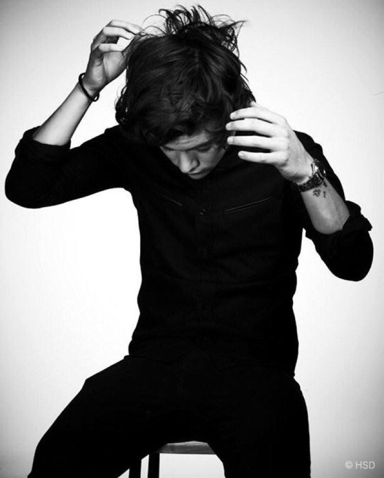 lowqualityhpics's tweet photo. I KNOW THESE ARENT LOW QUALITY BUT 🚨🚨🚨 2013 HARRY IS KILLING YM ASS IN 2018 🚨🚨🚨 https://t.co/DtIFGhZSUH