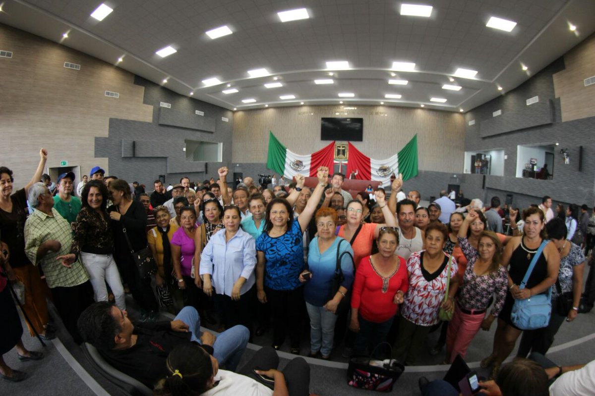 MorelosCongreso's tweet photo. Se aprueba con 22 votos a favor modificación del decreto por el cual se modifican las reglas para otorgar vales de despensa en beneficio de los trabajadores jubilados y pensionados del #PoderEjecutivo que ganan menos 91 salarios minimos #DialogoyCompromiso #CongresoMorelos https://t.co/5aI6ltT3Af