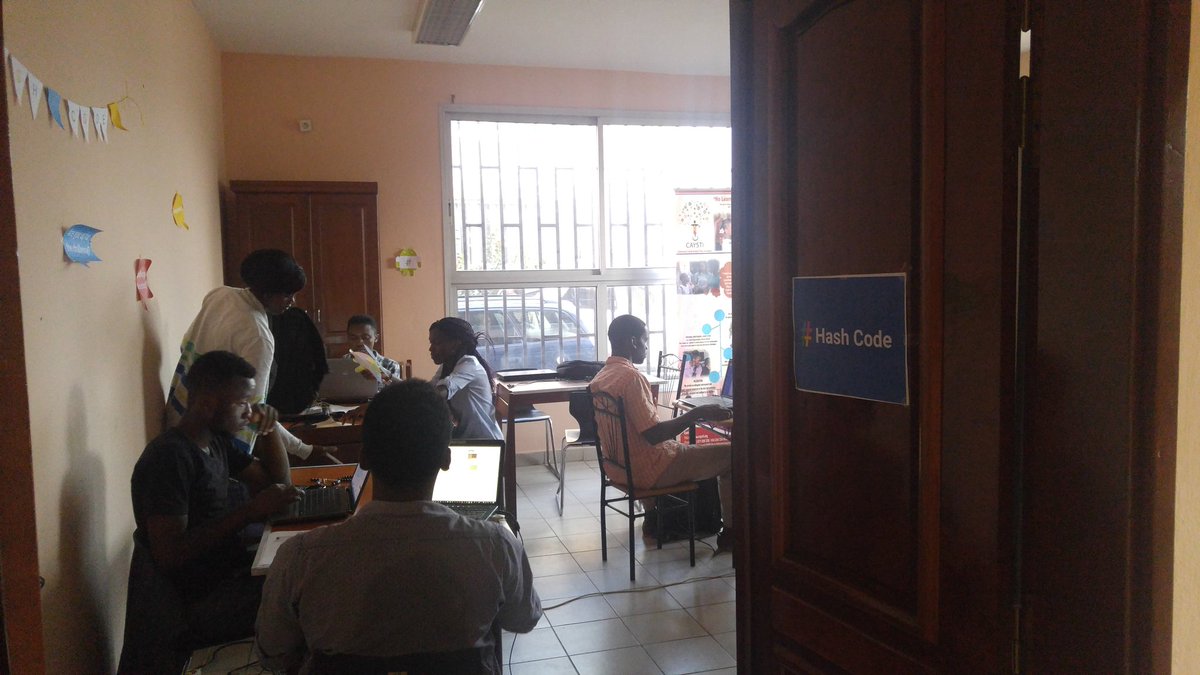 Cyprien_T's tweet photo. Soirée Google Hash Code.
Des étudiants et développeurs ont décidé de tenter l'expérience à #Yaoundé. Ils sont au Hub abrité par @CAYSTI237
#HashCode #Yaoundé #DevEcosystem237 https://t.co/A5Br9MZBsq
