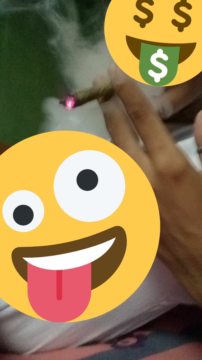 Vtzinhotd2's tweet photo. A favela tá lazer e a fumaça subindo 🎈 https://t.co/eBHGVYK9vZ