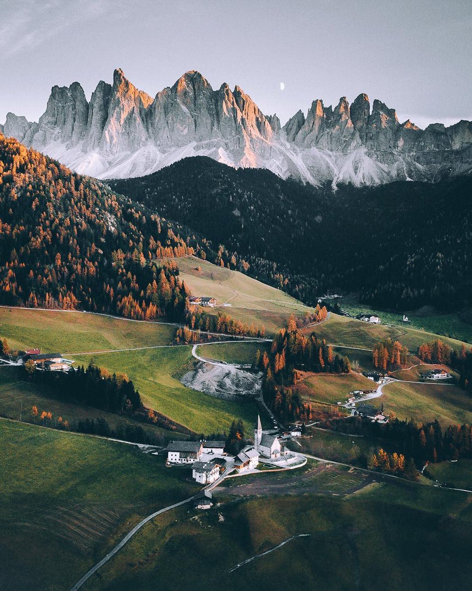 ViewsOnEarth's tweet photo. The Dolomites Italy https://t.co/U11oDwHCCN