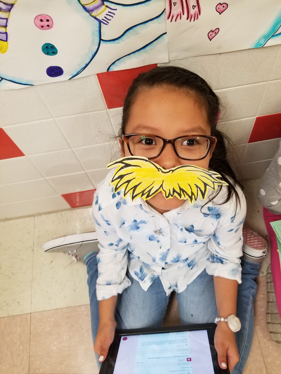 DeedsLori's tweet photo. More Dr. Seuss week! #HLES https://t.co/NZh9Gs9yQN